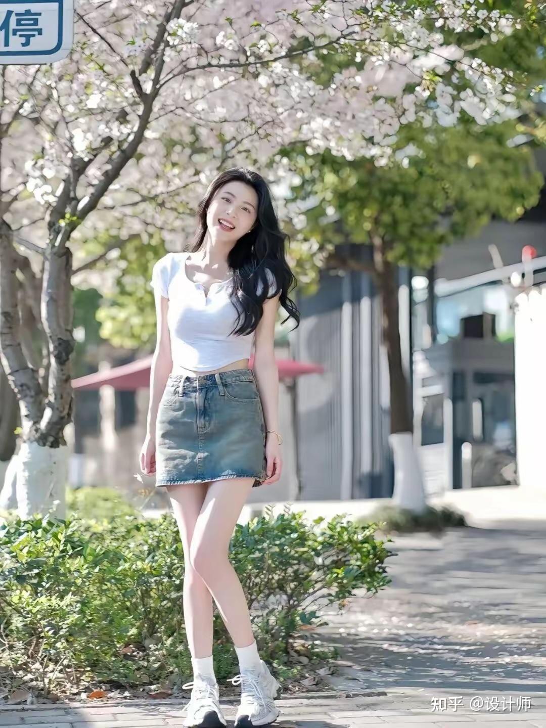 🌸 春日樱花甜辣风元气造型
这套穿搭是春日樱花季的“出片天花板”，用基础款打造