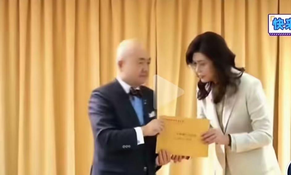 郑丽文最大短板不是立场不同，而是三套面孔互相切换！
        有一种评价近