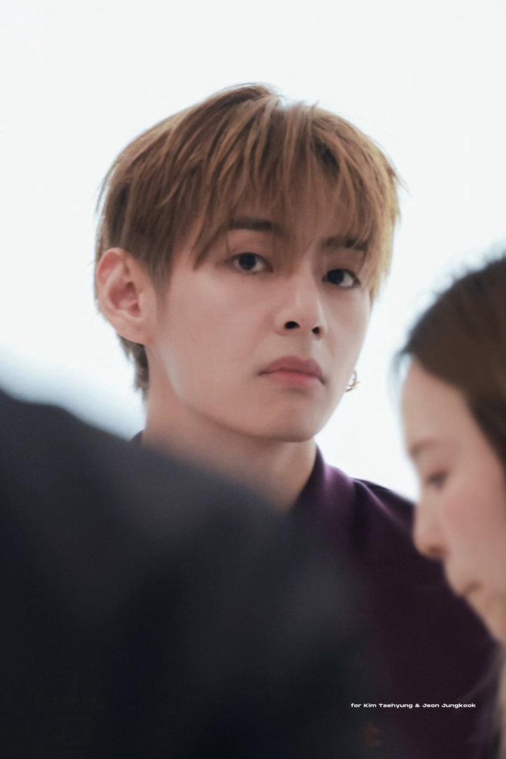 金泰亨 ✨ 金泰亨CELINE全球品牌大使温柔可爱的大美人🩵💜cr.Velv
