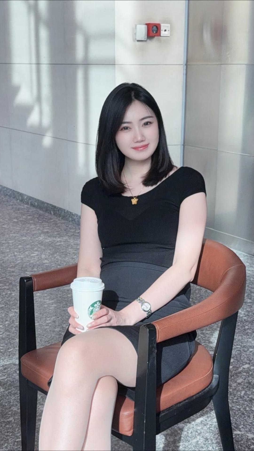 外向是生活的需要，独处是自我的享受！有哪些美女让人过目难忘？清纯甜美的样子漂亮吗
