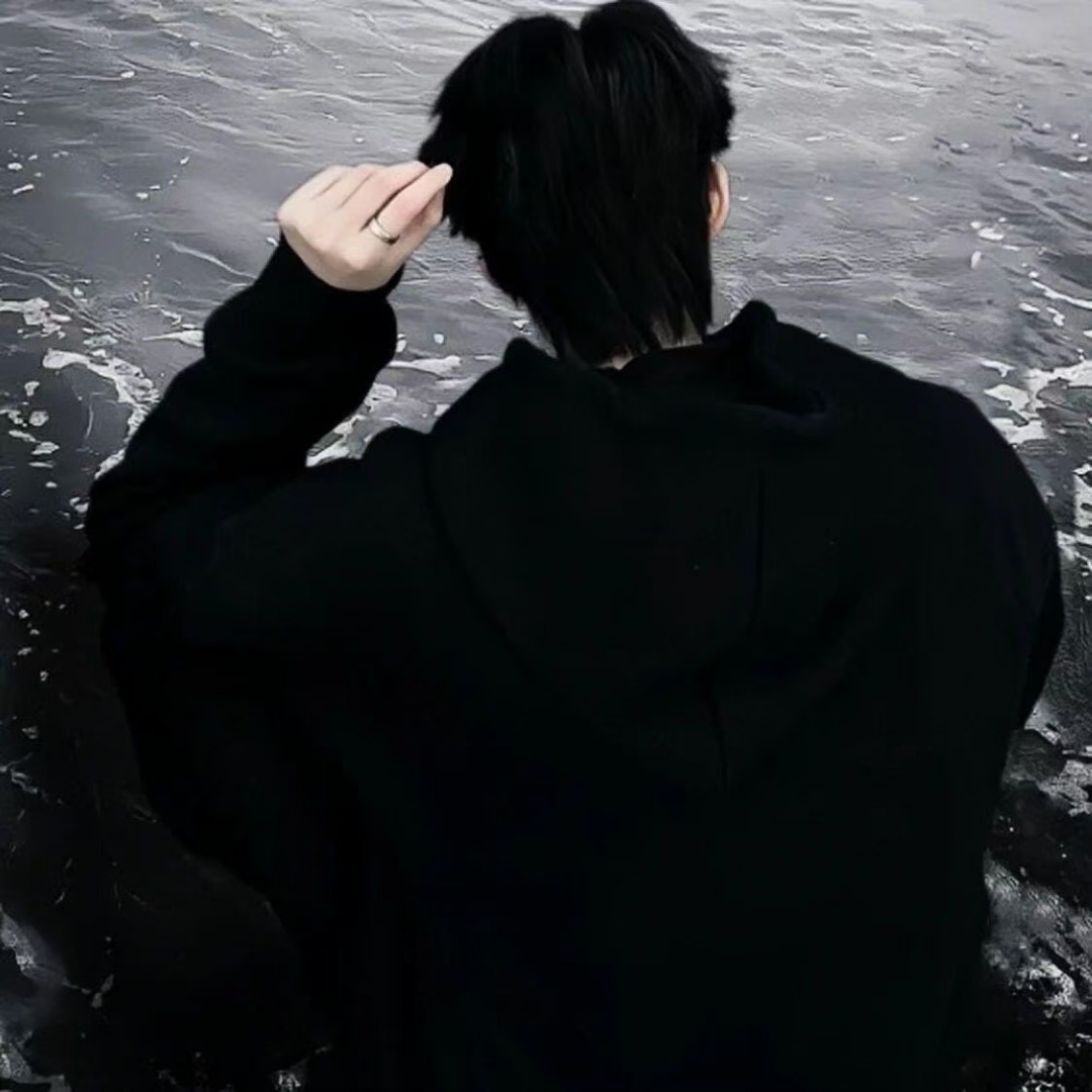 今天被女朋友打了 但是她今天敢打我 明天就敢打天下 我坚信跟着这样的女人 会有好