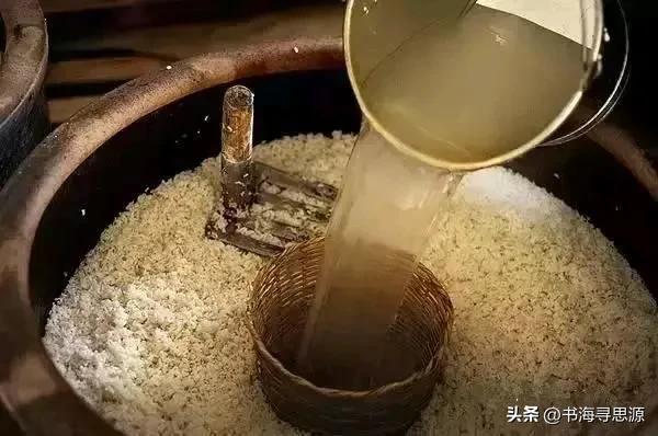 平时爱喝两口的朋友，肯定对一个问题感到好奇：古人喝的到底是什么酒？《水浒传》里武