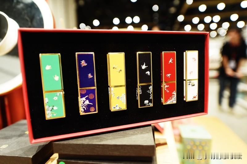 非遗文创刚上架便被一抢而空！这届年轻人为何对老手艺如此痴迷？
2026年初非遗消