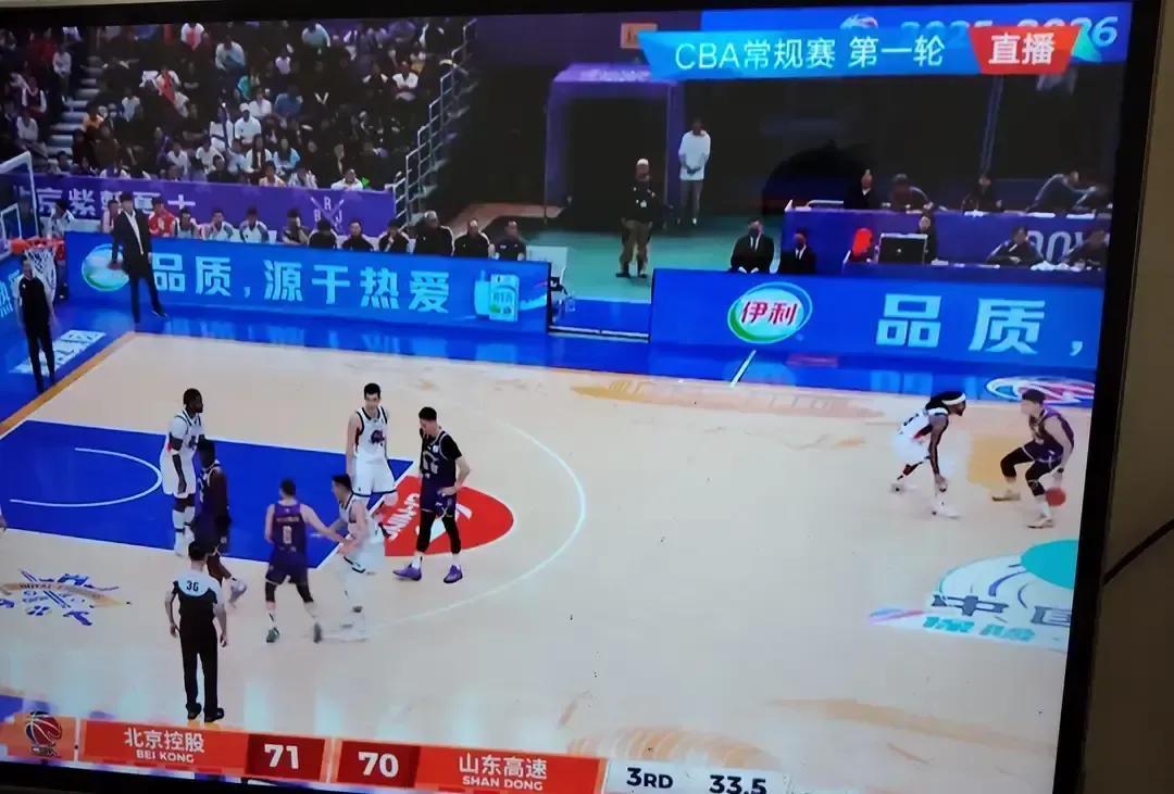 北控男篮把CBA打成了百米冲刺？场均98.3个回合狂飙，张庆鹏的“3秒一传”直接