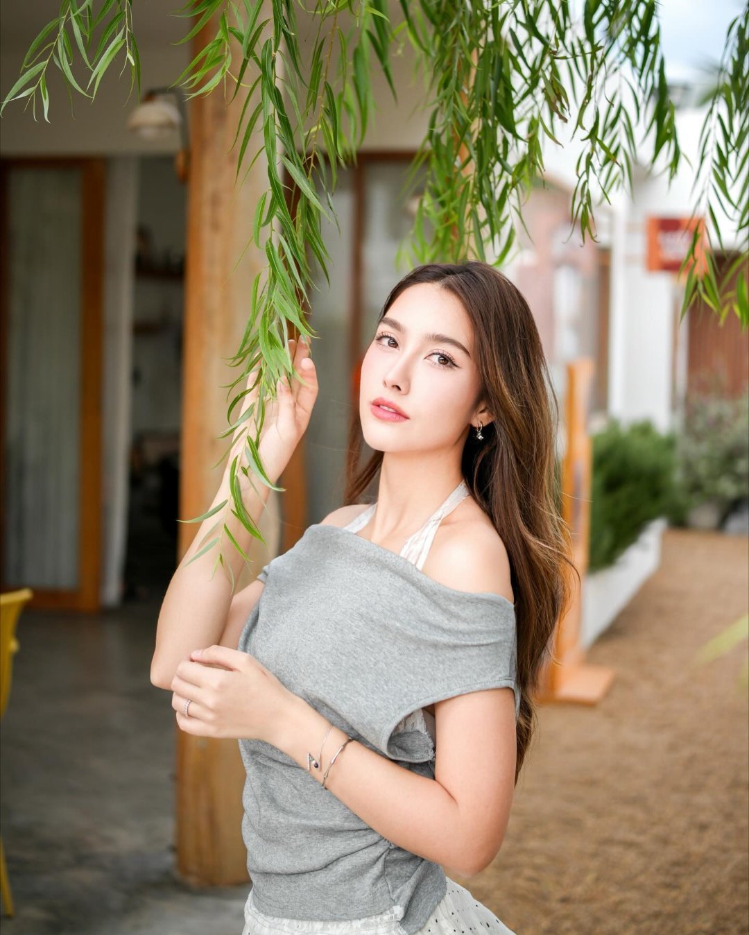 HanaLewis Hana Lewis｜IG更新✨大家元旦节快乐哦！cr ha