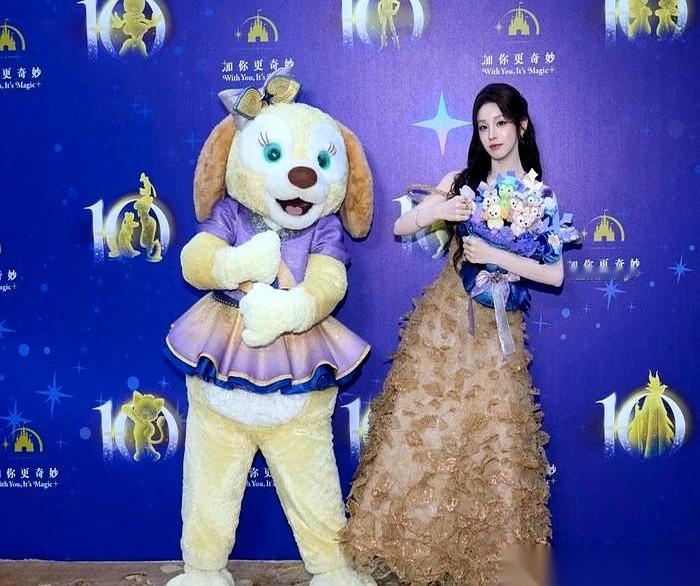 上海迪士尼刚刚宣布了一个新动作：陈芋汐，正式成为他们的品牌推广大使。
没找流量明