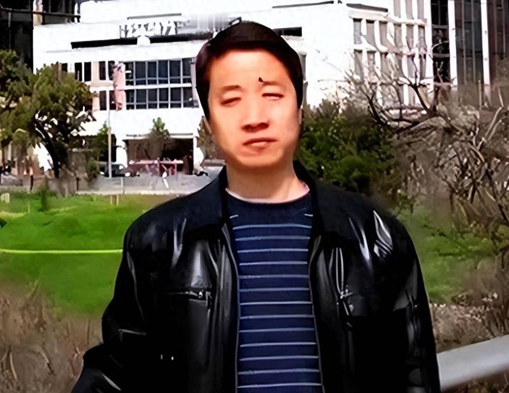 这事你敢信？亲手给国家造电磁炮的专家，转头就把核心机密卖给了美国人！
这人叫张建