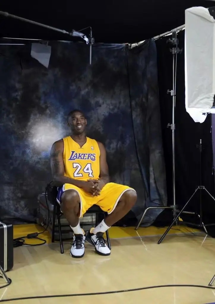 开始习惯静下心来，不再烦躁，不再一触即发，就那么平淡如水，了无波痕。只是，有时会