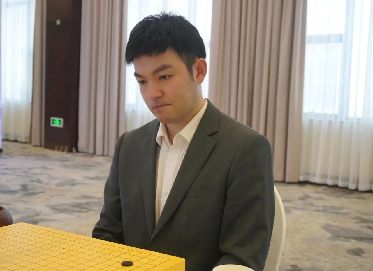 坚持~时隔15个月轩工再度登顶



等级分排名是衡量一个棋手实力和竞技状态的重