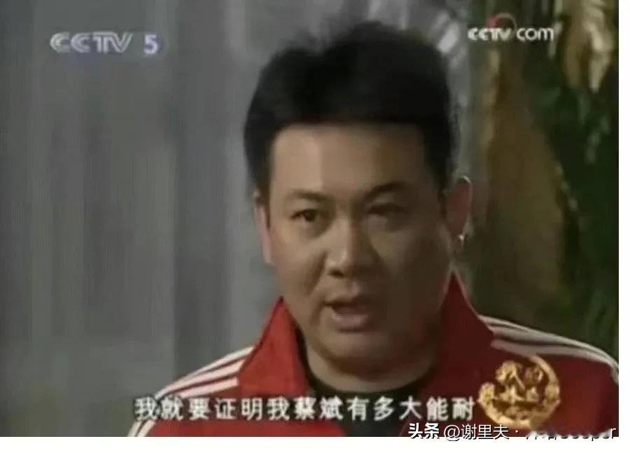 女排蔡指导千辛万苦把朱婷盼回来，结果比赛即将结束让人家上来发个球，李盈莹状态低迷