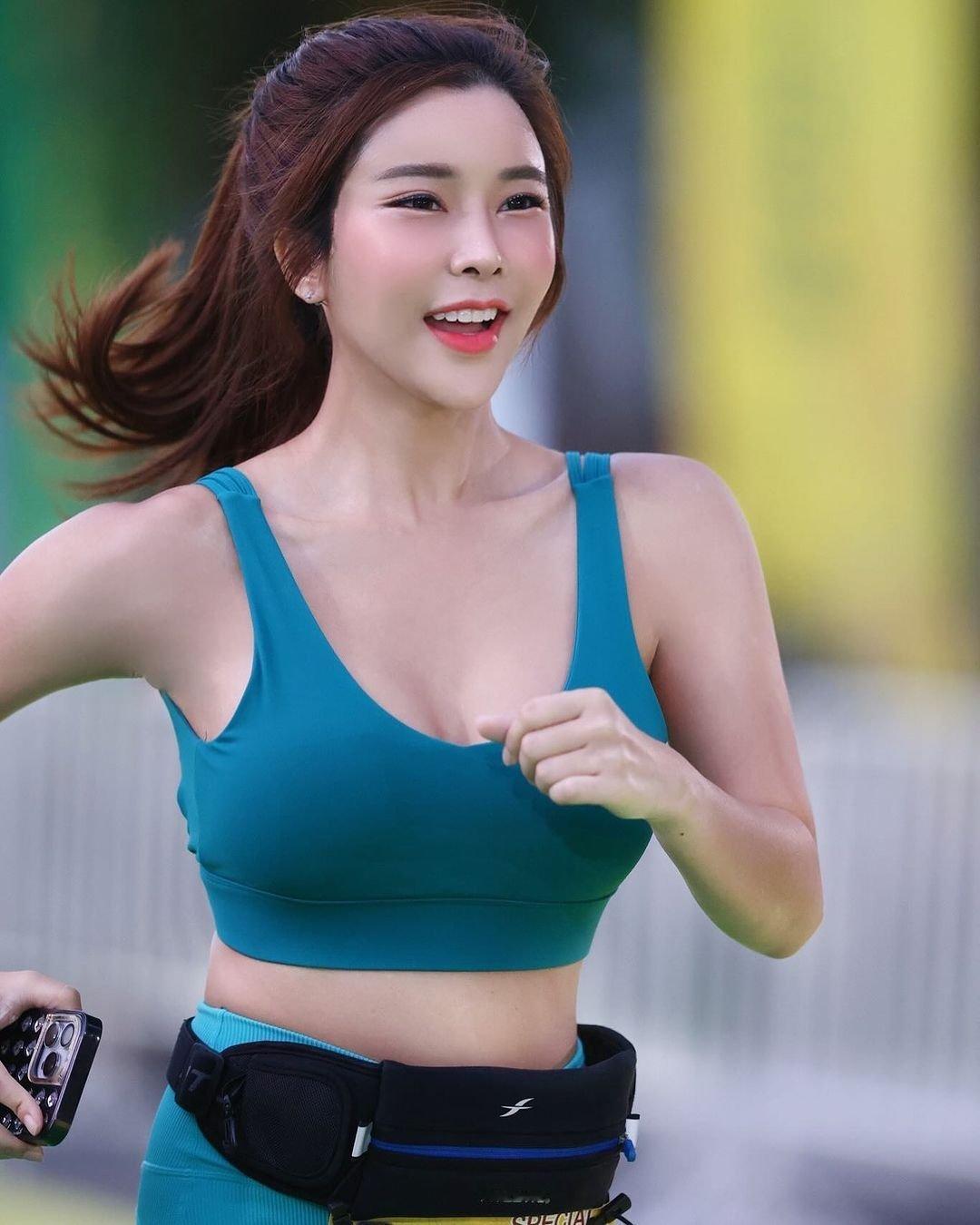 早上好呀，今天你晨跑了吗？#精英跑者##跑步[超话]# ​​​