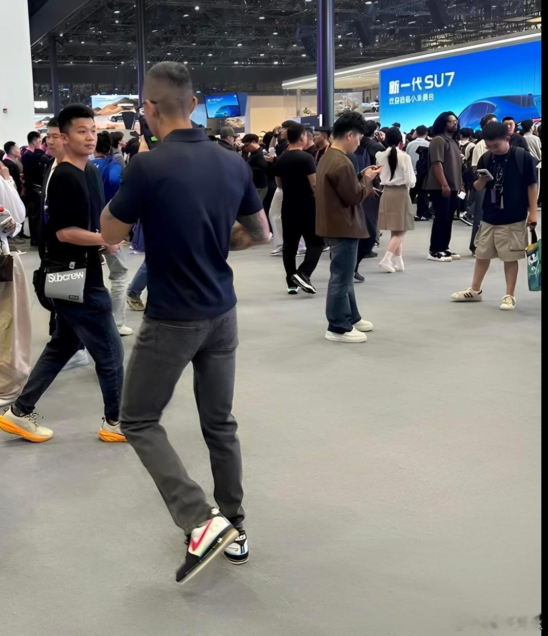 大家猜猜这是谁？(不要直接说名字) 