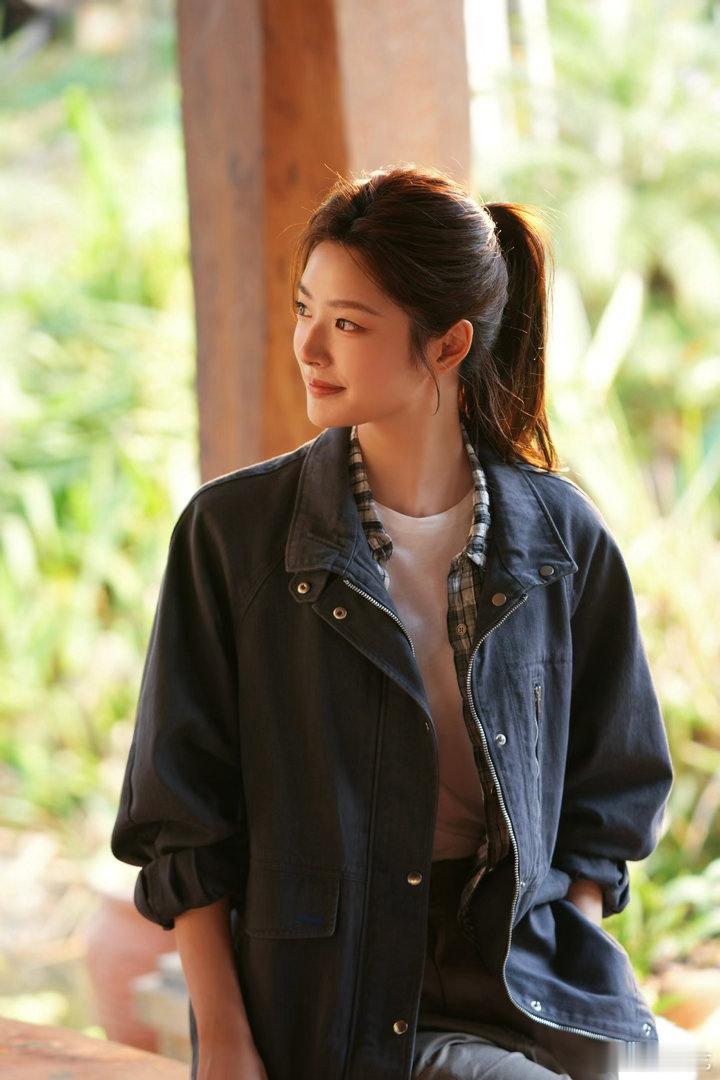 徐若晗温夏下次见徐若晗现偶女主舍不得和温夏告别，徐若晗身上独有的松弛氛围感，是撑