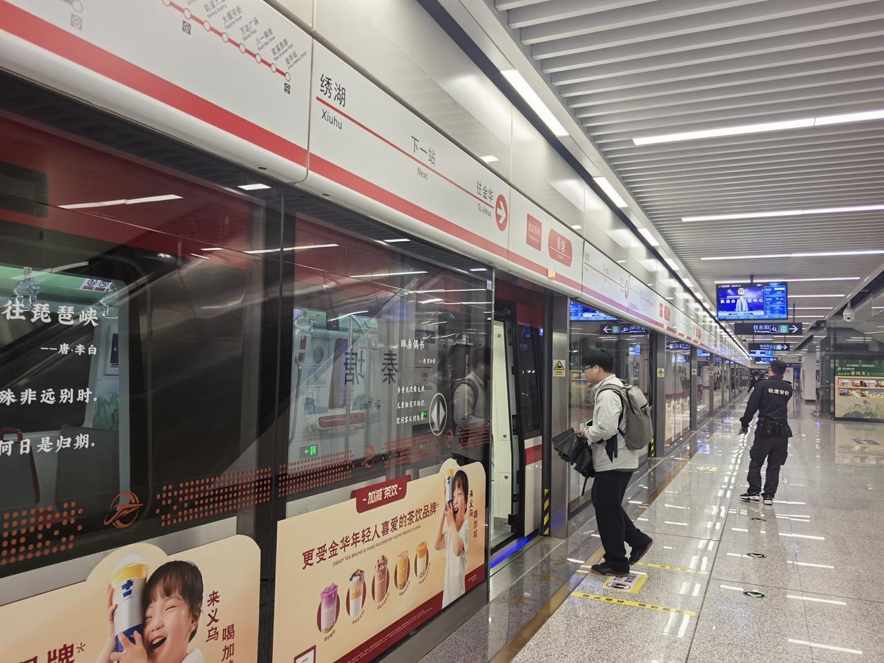 论国际化，义乌不差于杭甬温，甚至某些程度更强，比如老外的出现频率，超级高了。
义