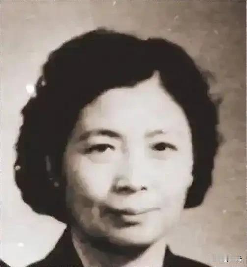 1948年，这位特工女王走进西柏坡，她拒绝了一切高位，只提了一个要求，此后三十年