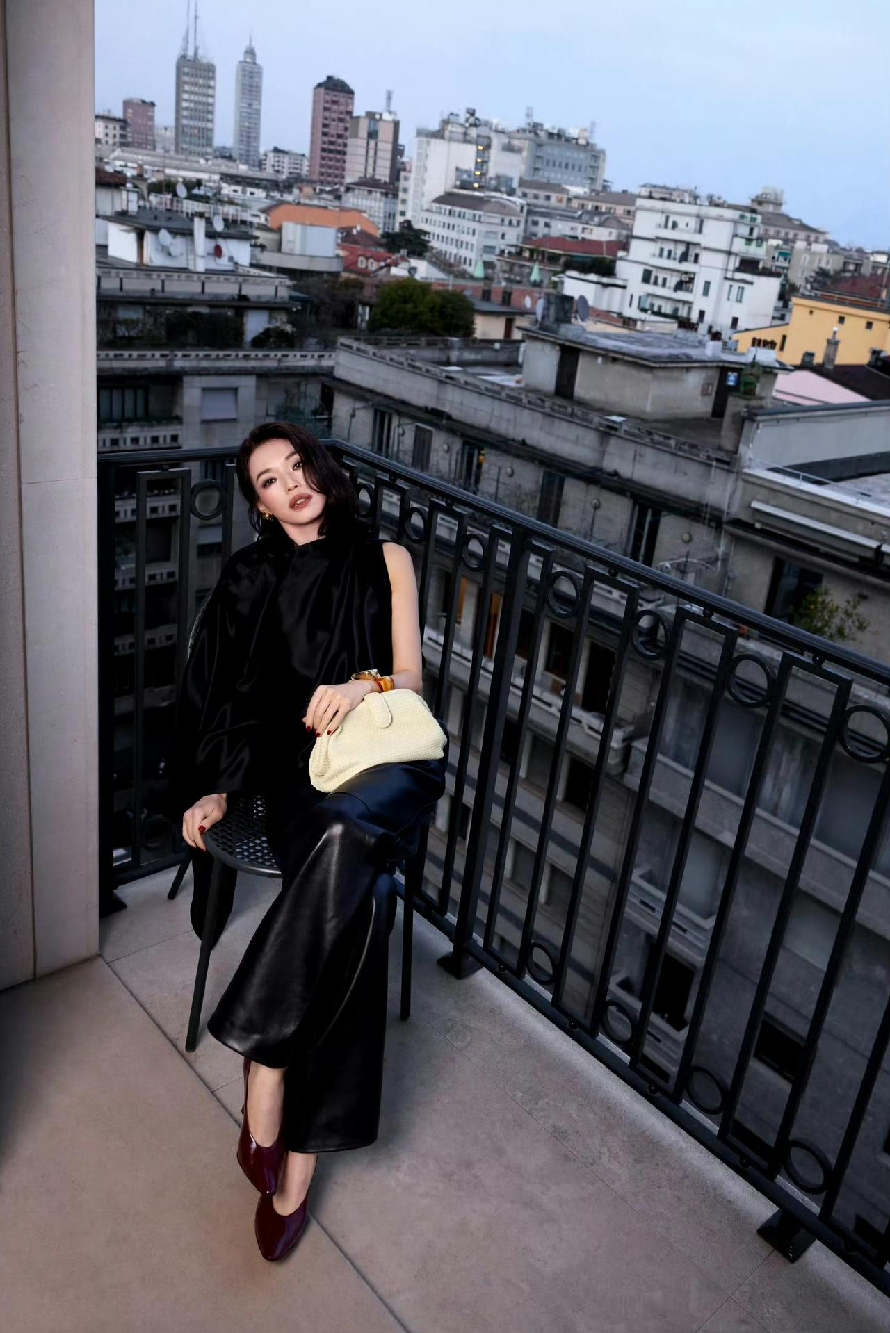 导演王晶说的话，含金量还在上升。
他说：当你发现舒淇的美，说明你长大了。
确实如