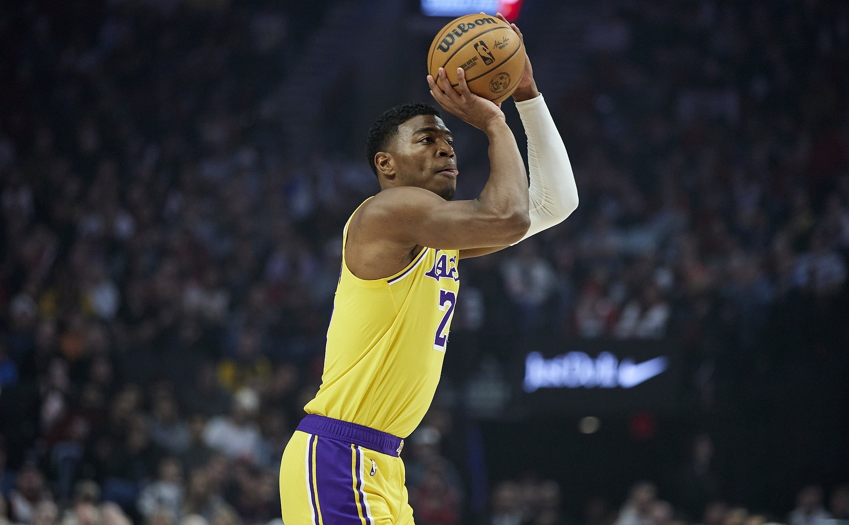 八村塁赛季至今还没有一场比赛的投篮命中率低于50%。赛季至今的投篮命中率高达57