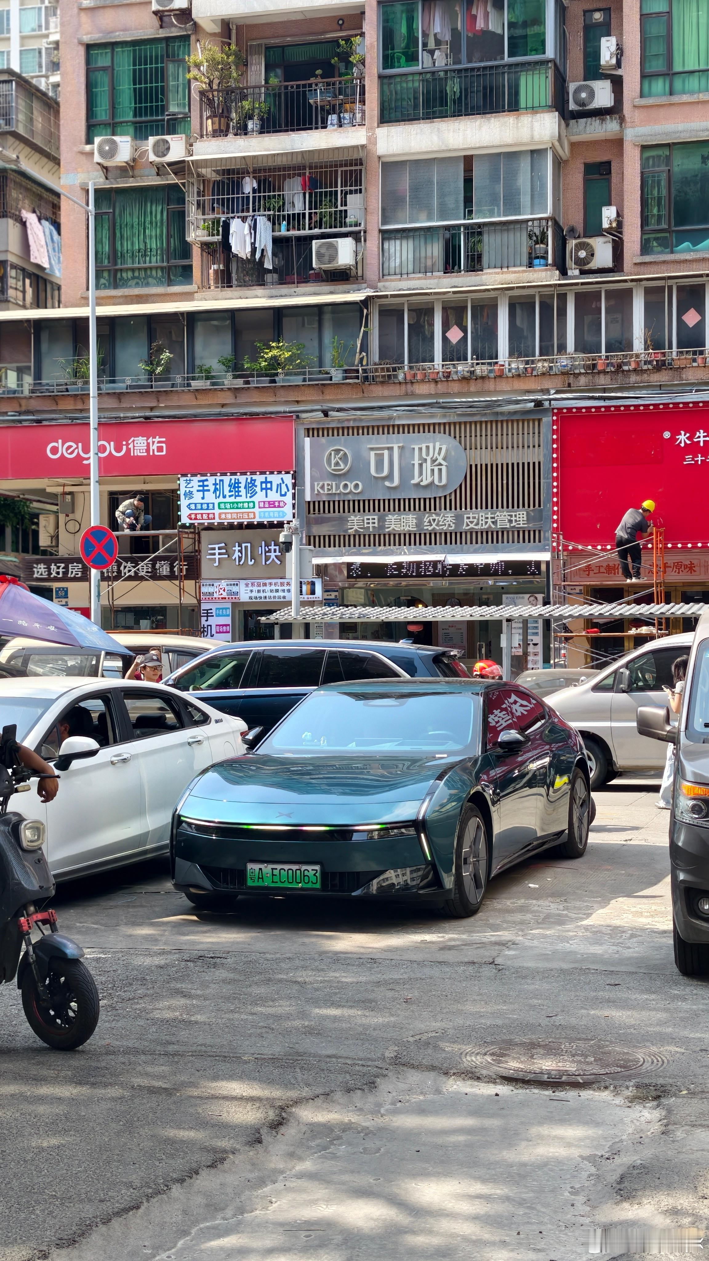 五一假期绿色出行热度攀升四月新能源车市场渗透率持续走高，五一假期路上新能源车型随