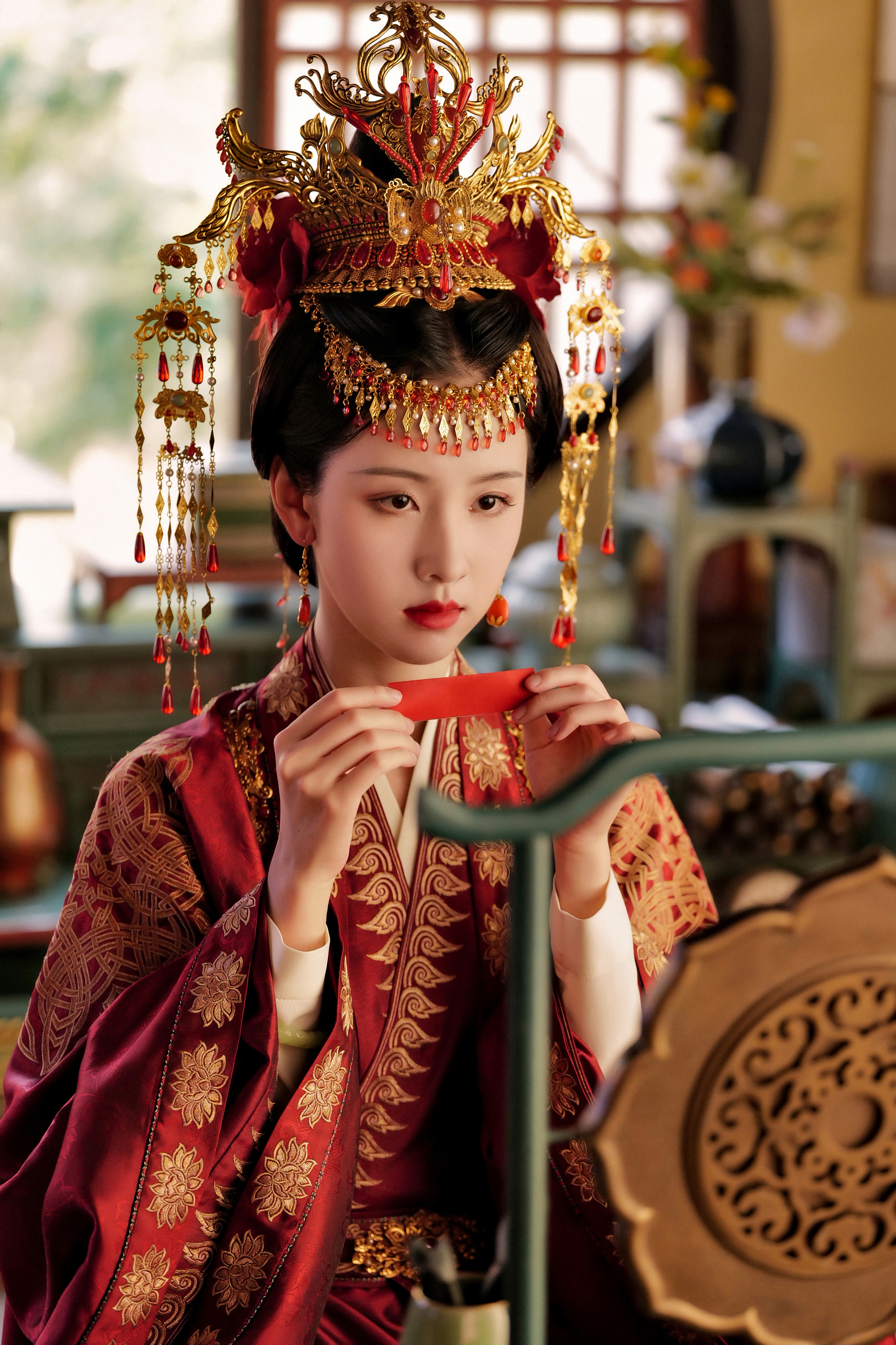 #陈都灵[超话]#[喜]#陈都灵莲花楼#今逢吉时，见尔礼成。重重心事，不诉旁人知