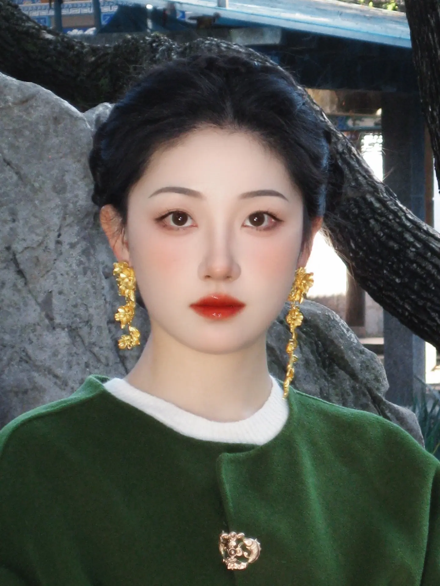 不许人间日月长。