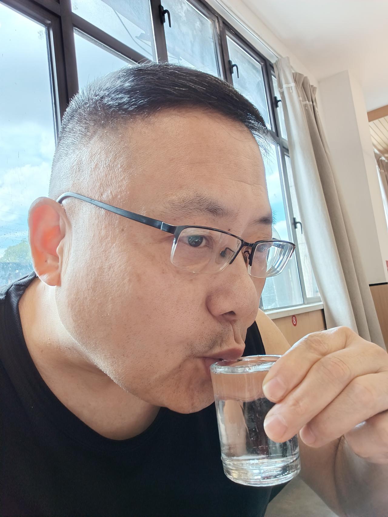 昨头上午11:20左右，接到原单位一个同事打来电话。

王哥，我无意间在抖音看到