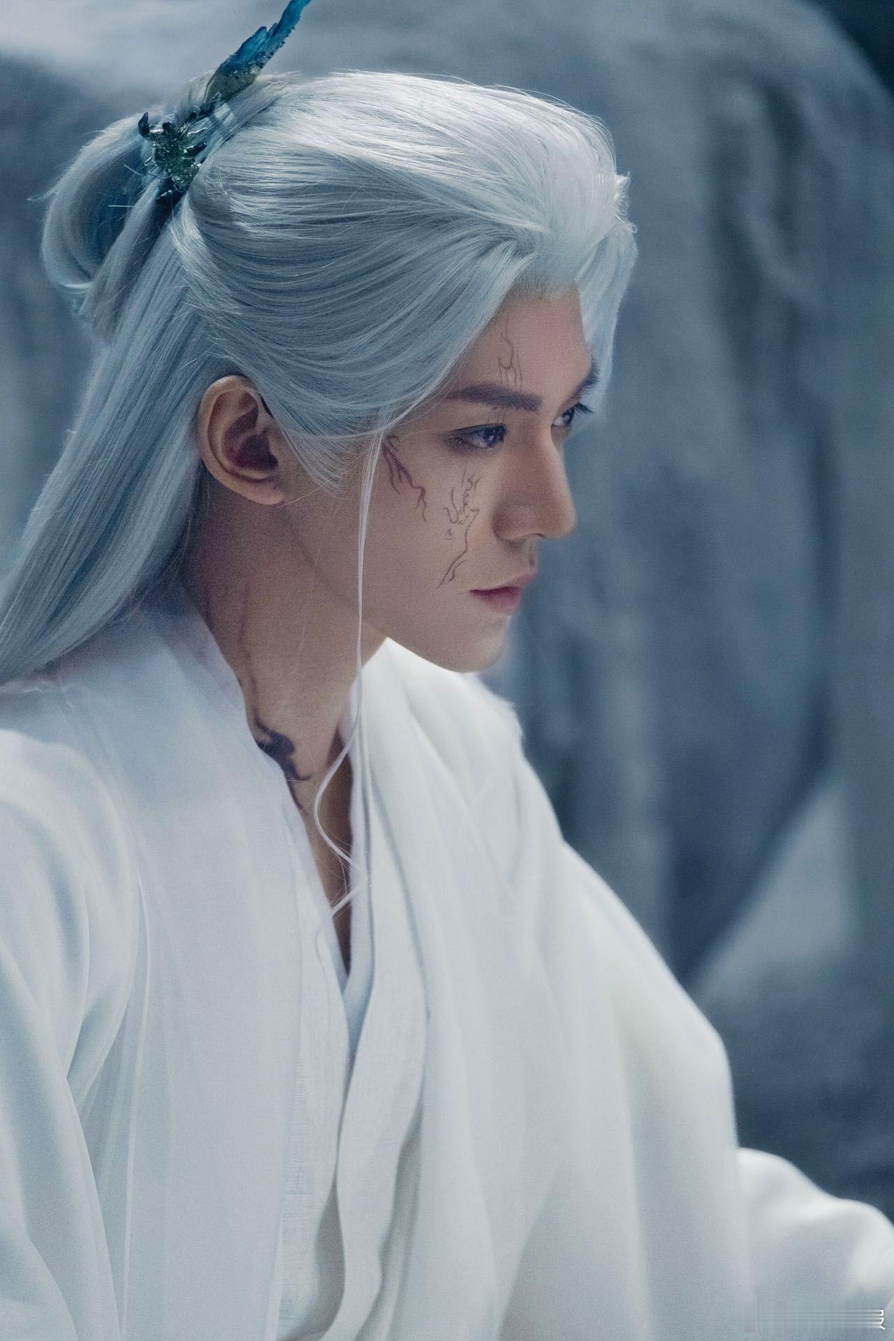 推荐苏易水入职冰雪大世界 推荐苏易水入职冰雪大世界，看《仙台有树》邓为闭关这段，