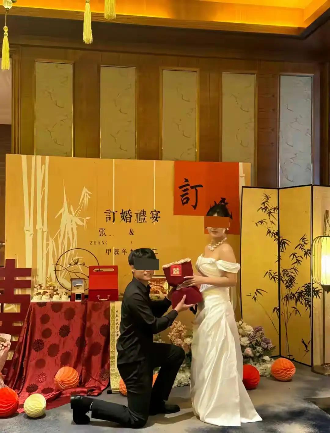 “她冲我笑了。”丈夫说这话时，眼眶是红的。可医生说，这个笑不是醒了，是“睁眼昏迷