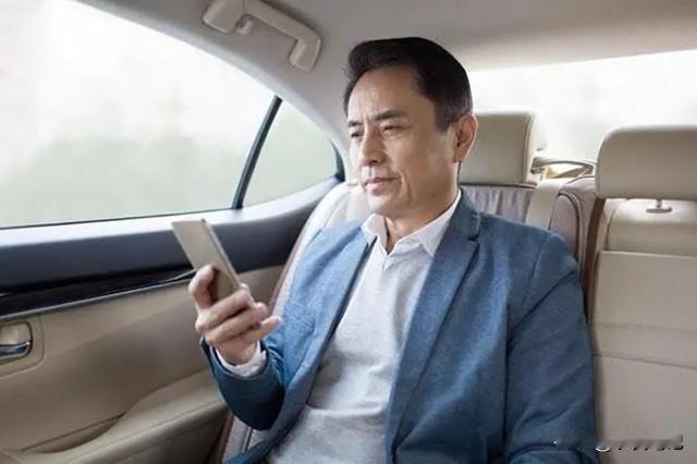 在那个风和日丽的午后，当我们的村庄渐渐映入眼帘，李叔出人意料的举动如同春风拂面，