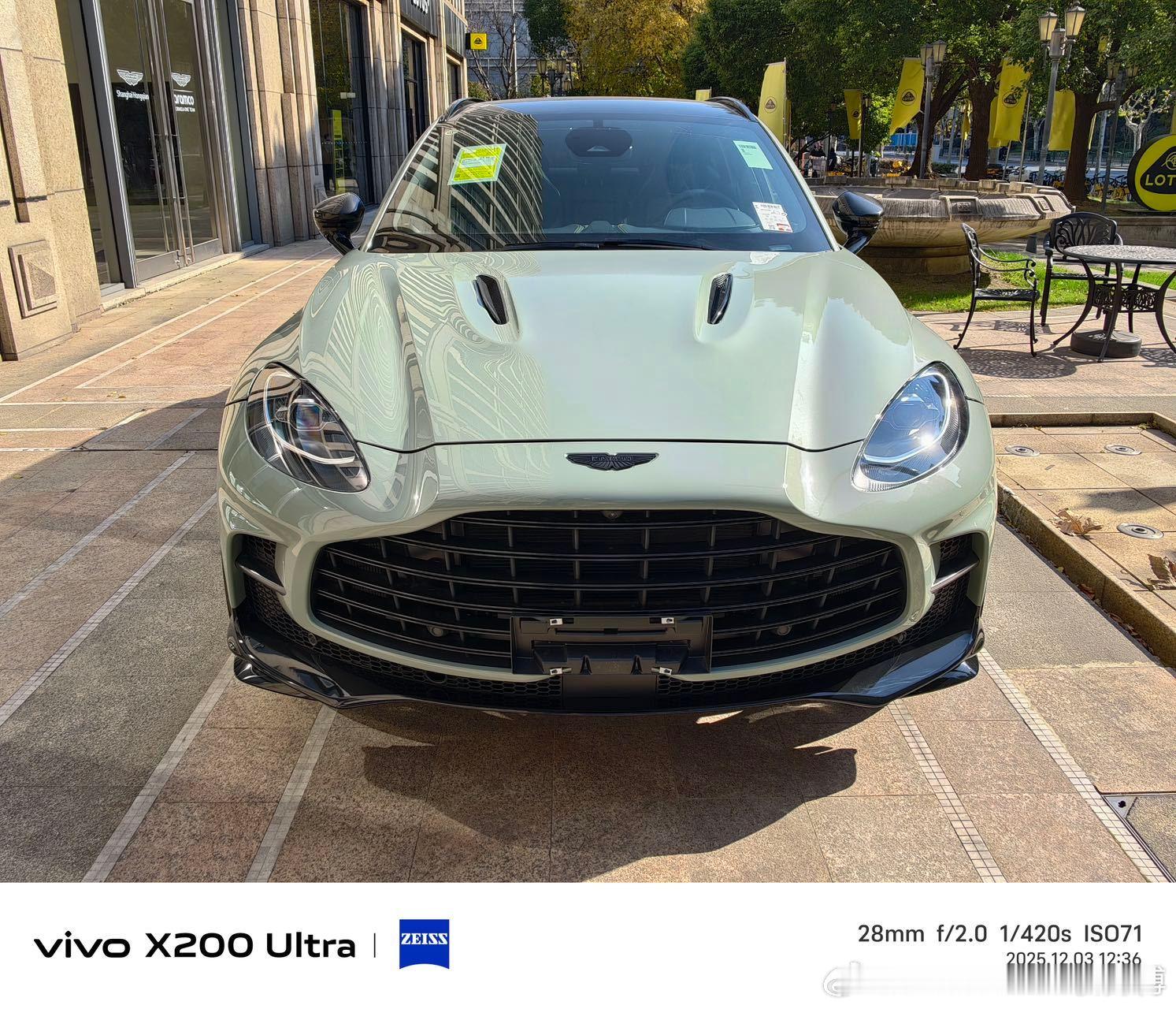 阿斯顿马丁月底特价！年底急开票！当天票！能拿价格优惠出来一台奔驰G轻松咋说也是燃