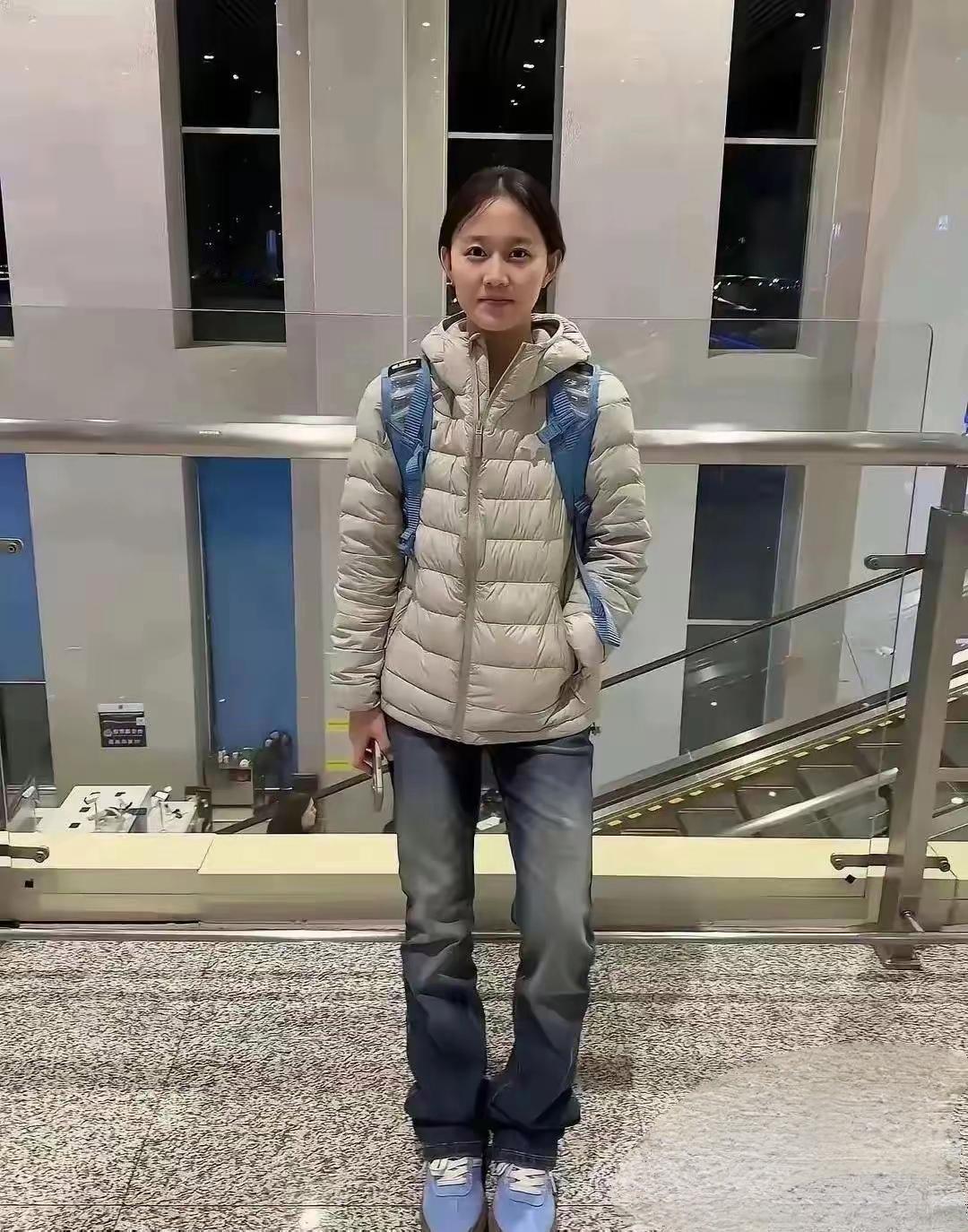 完全看不出岁月痕迹！
天生自带娃娃脸，已经50岁，
大家敢相信吗？