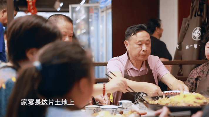 原来中国家宴从先秦就开始卷了中国家宴的讲究从先秦就已开启！先秦为贵族宴席，唐宋走