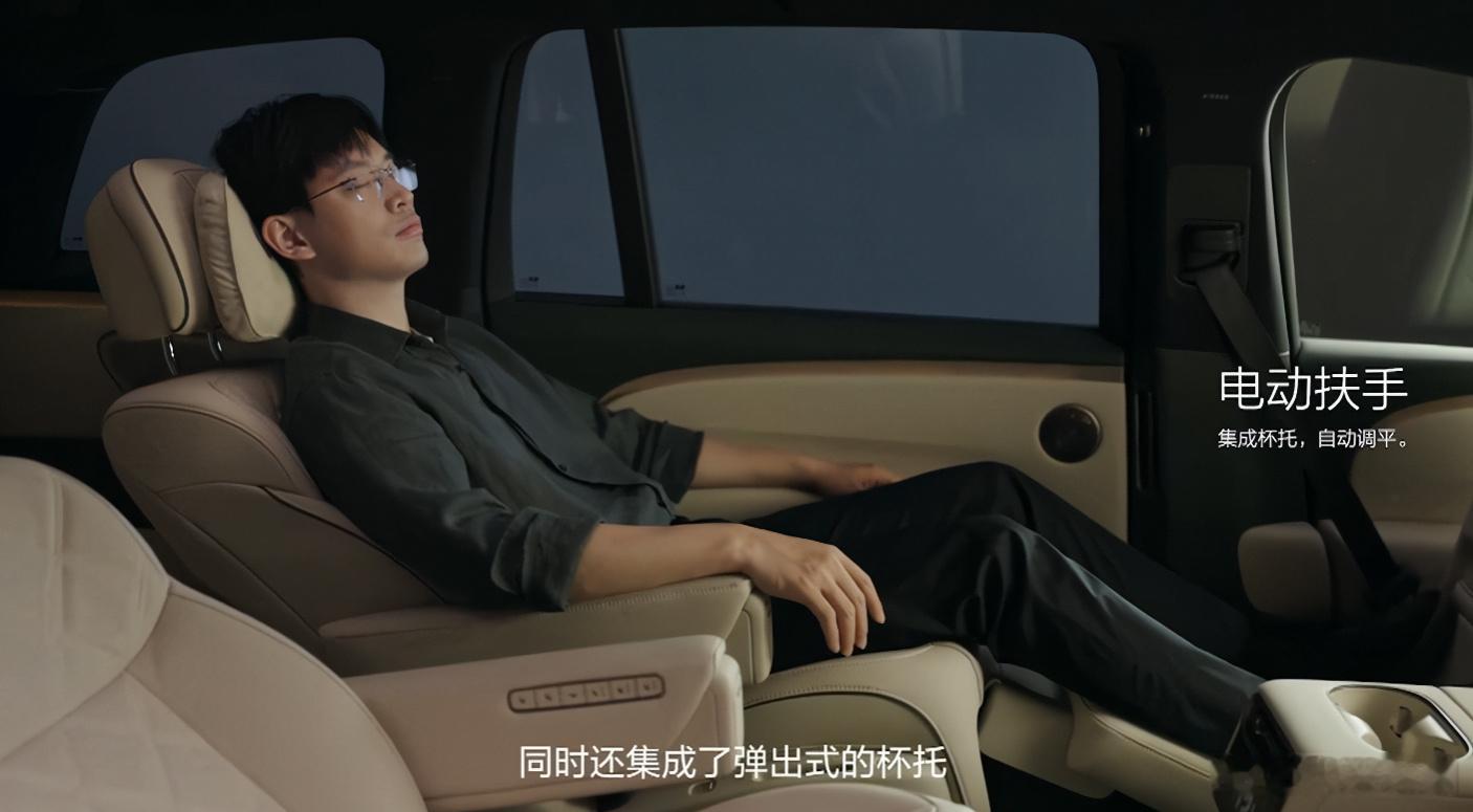 主副驾和二排都支持零重力模式 全新一代理想L9理想L9 Livis
