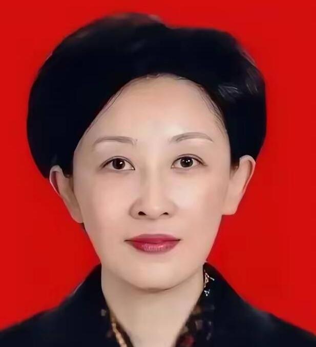 12月3日，菲律宾移民局发布消息，拦截一名叫郝斌的中国公民，她正是上了国际刑警红