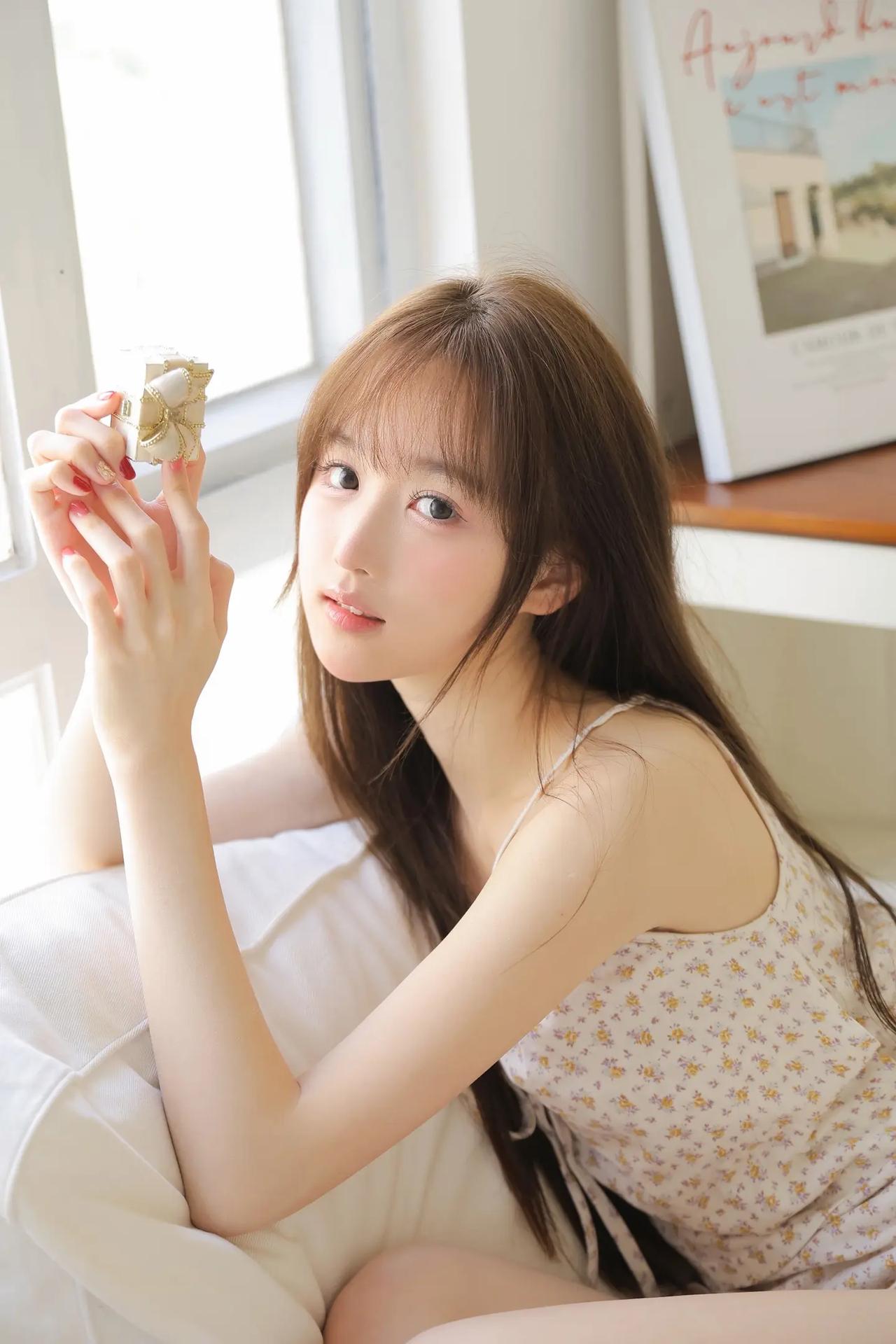 台风天，躲在家里，白色的枕头，舒服的一天 [心]