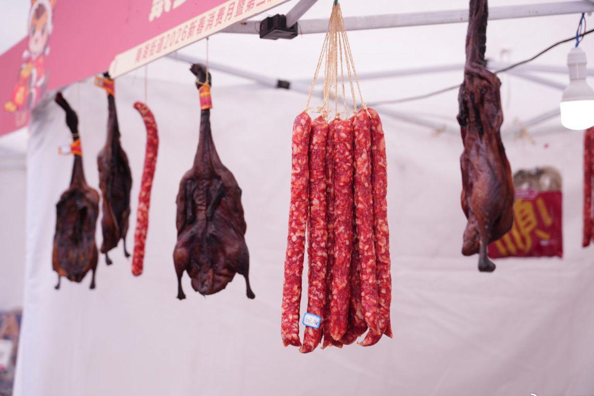 妈妈教的人情事故：

1.买肉：先付钱，只要那么多。
2.买茶：送礼的，也要强调