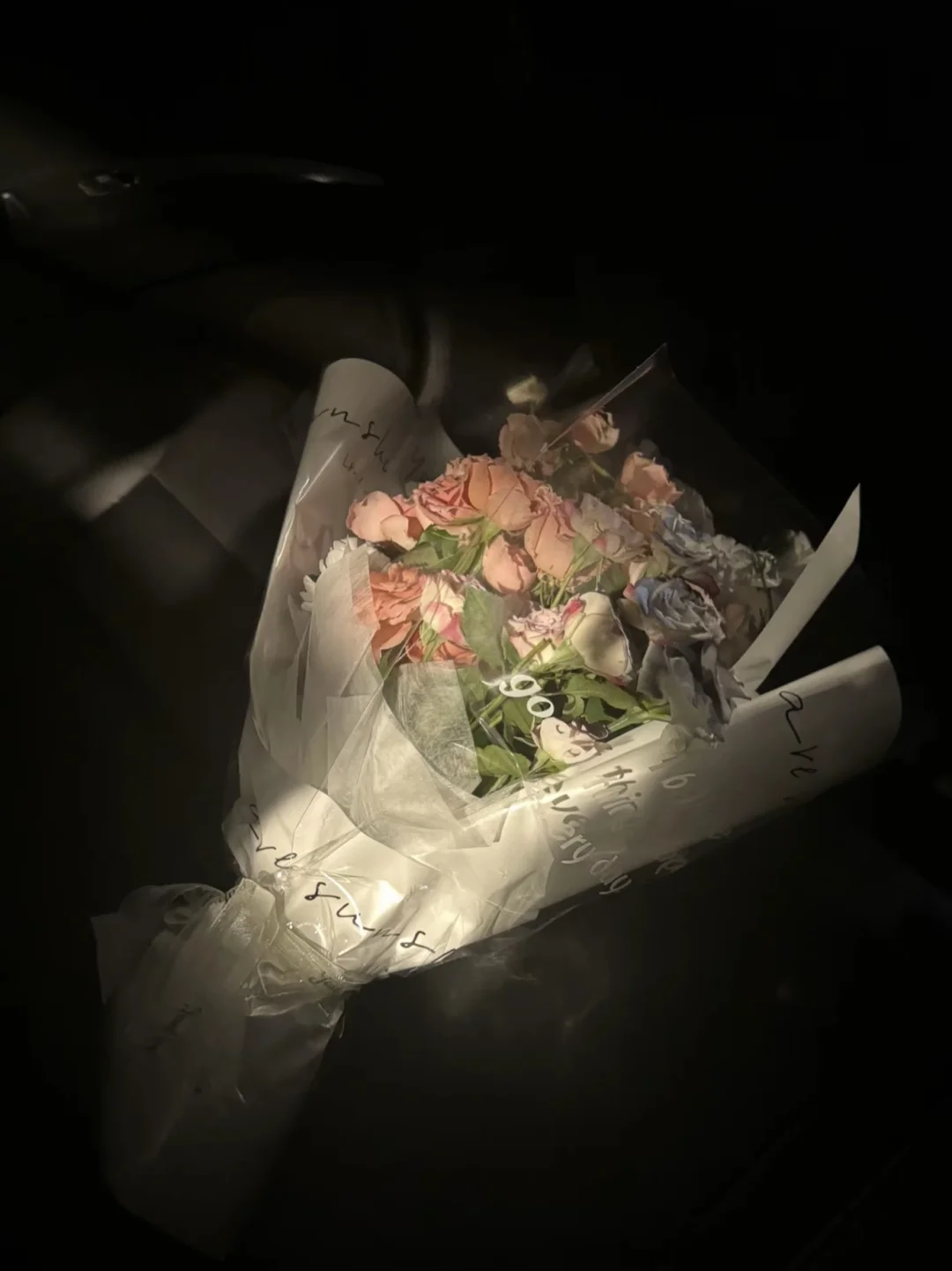 花店打烊了｜把夜里的花束搬进车里