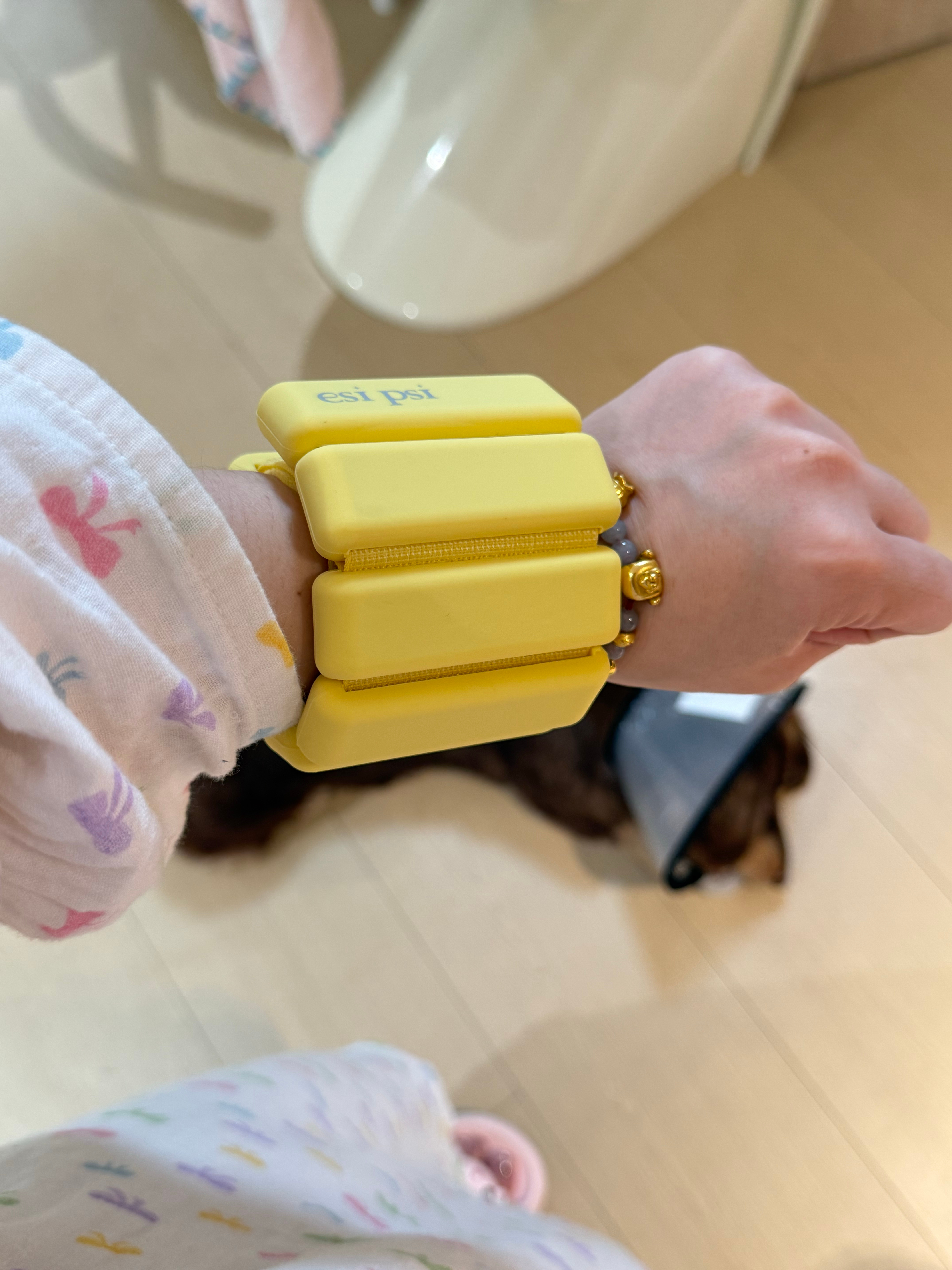 买了这个负重手环 重新开始运动 每天至少做一组天鹅臂
