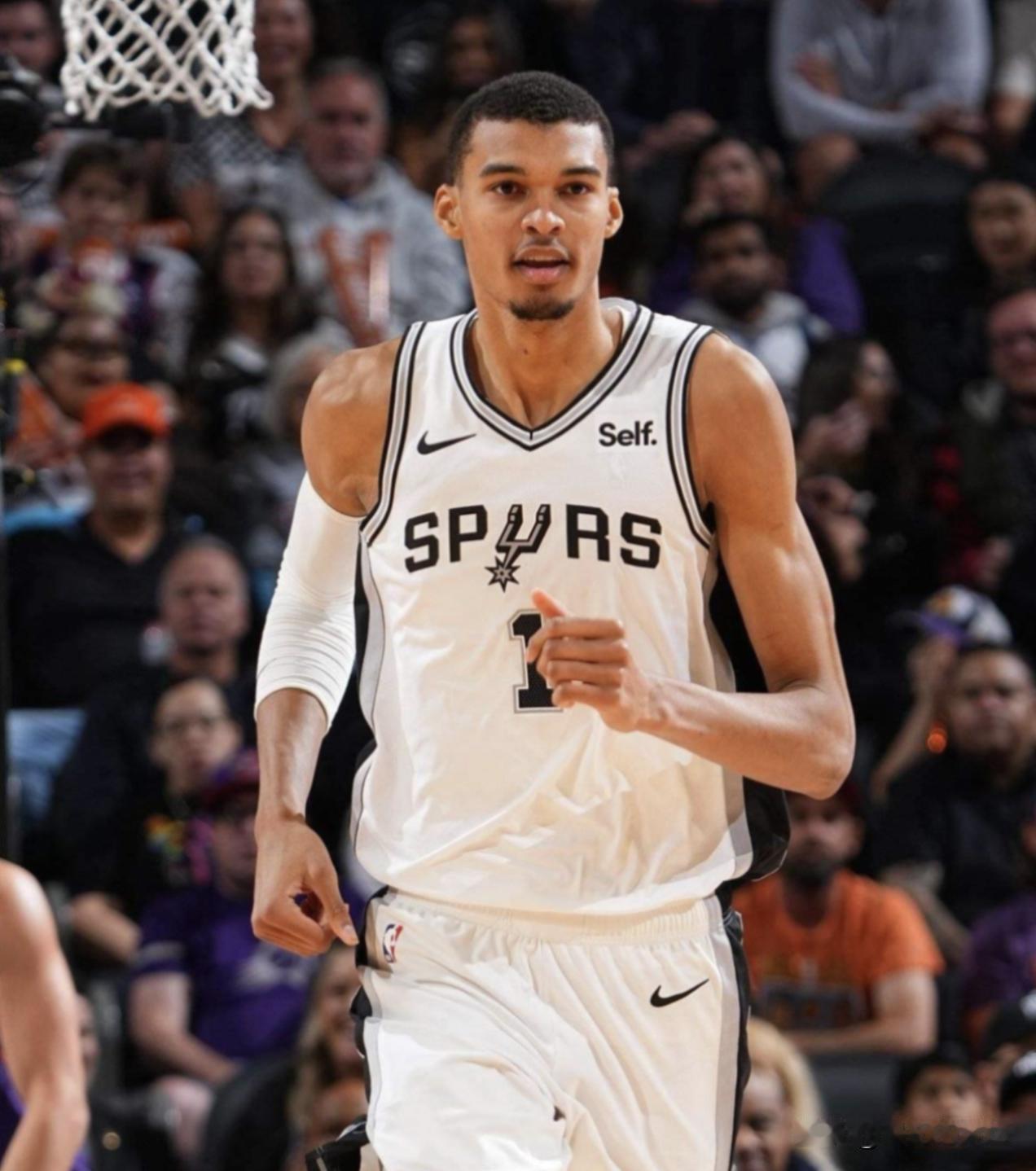 未来10年NBA属于这十大年轻球员！大家认同吗？

1. 文班亚马（马刺）：外星