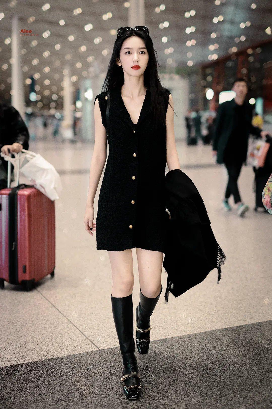 周也骨架子太小了，是不是更适合可爱风 ​​​