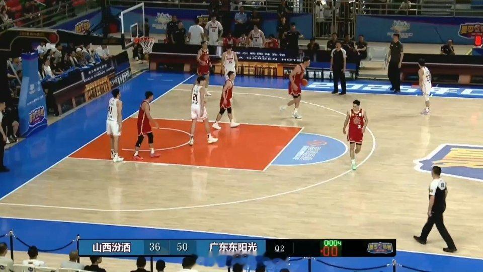 上半场结束，广东50-36领先山西。杨溢13分2篮板4助攻3抢断，任骏飞12分2