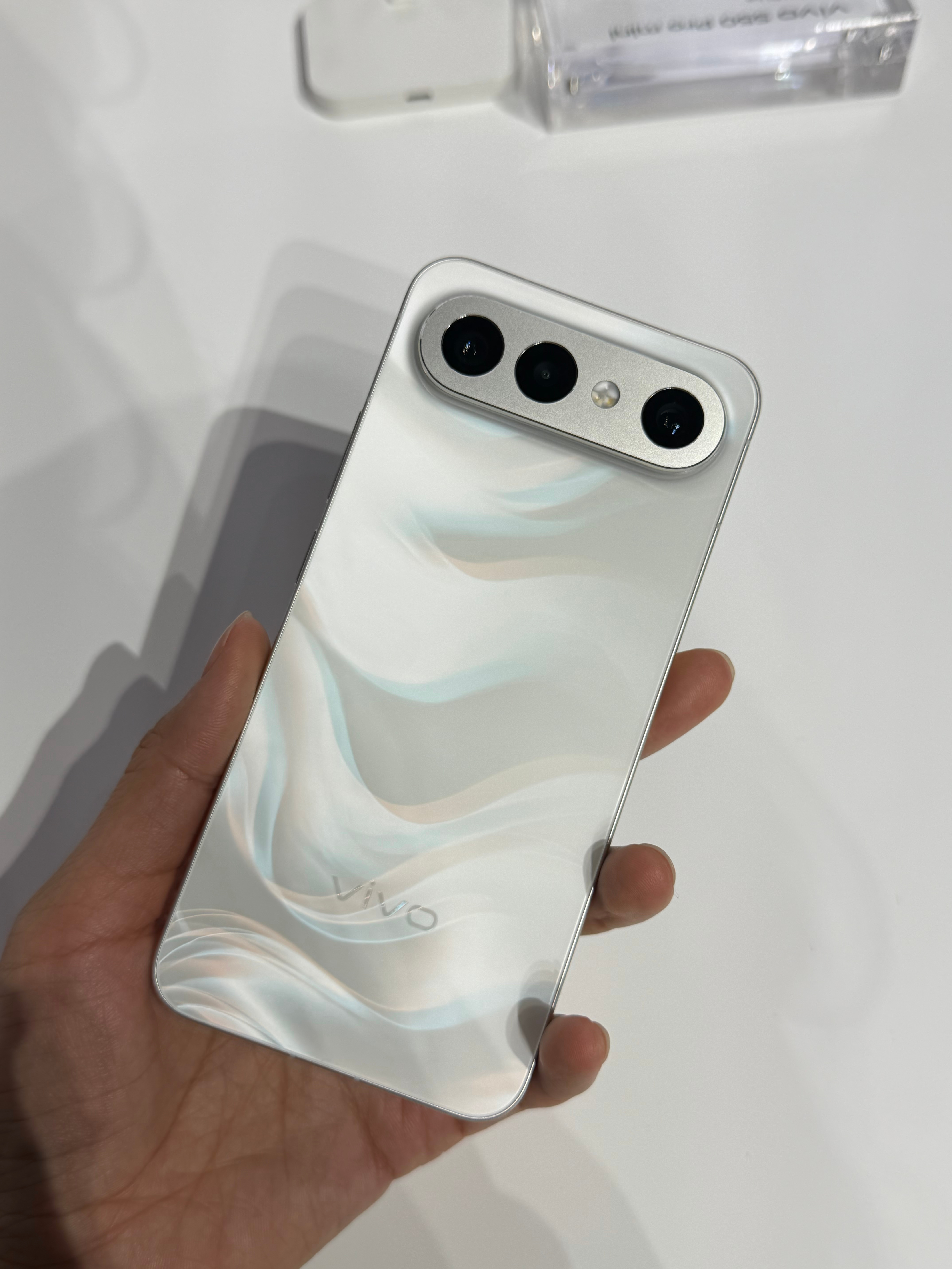 vivo S50 Pro mini 告白色和深空黑上手，好漂亮的颜色，标准版也很