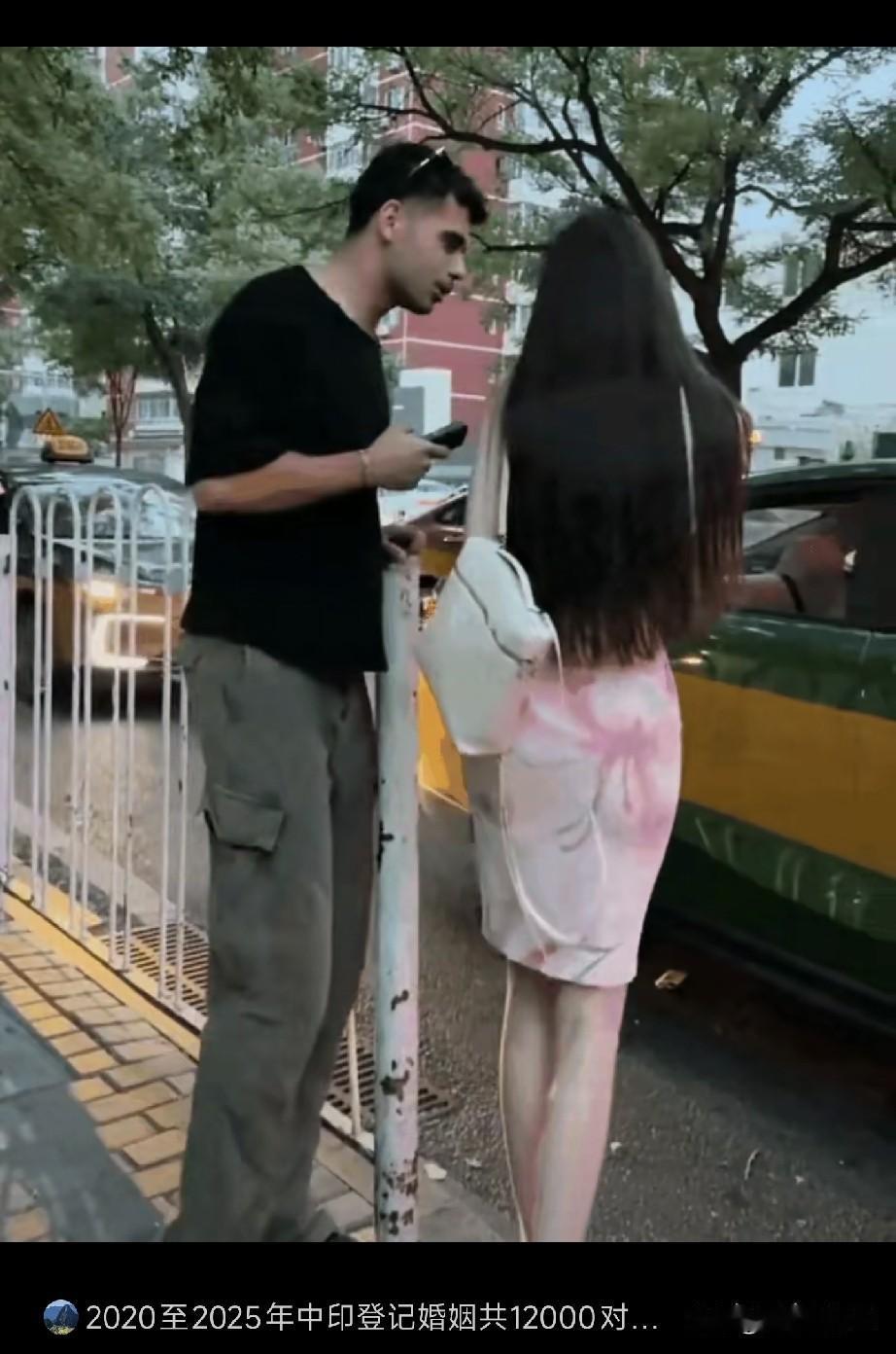 这个印度男人的眼里，没有丝毫的杂质，全都是欲望。他们的逻辑就是，100次总有成功