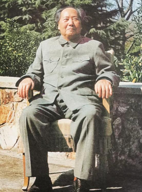 毛主席在半个世纪前，就把今天的棋局看透了。

比如他当年提出“三个世界”的划分，