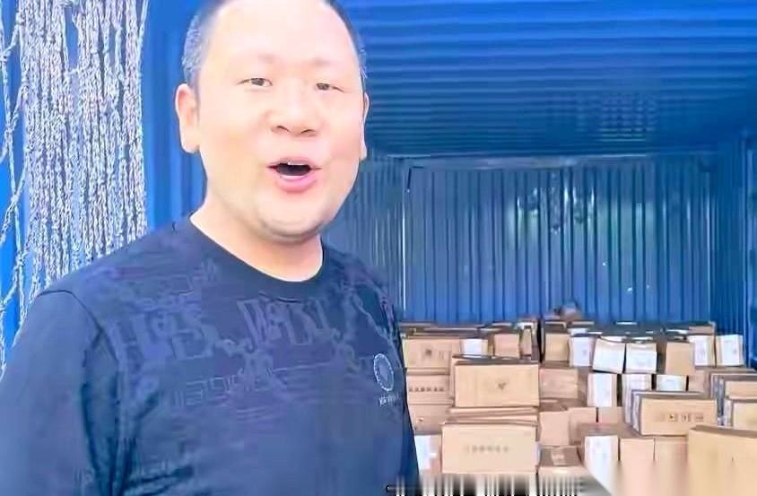 刷到网红张乔和张连杰拆伙的后续，这剧情反转得比剧本还野。
4月份，两人还在直播间