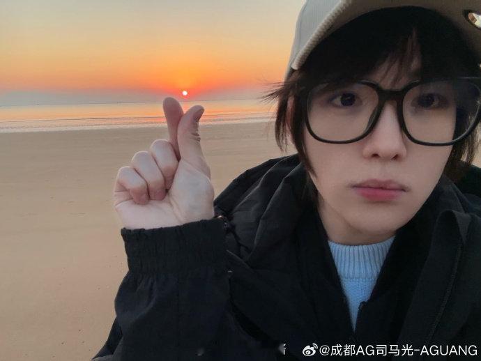 这是对着照片也会脸红的路酱光光这组日出照也太可爱了！！竞浪大会 2025pel