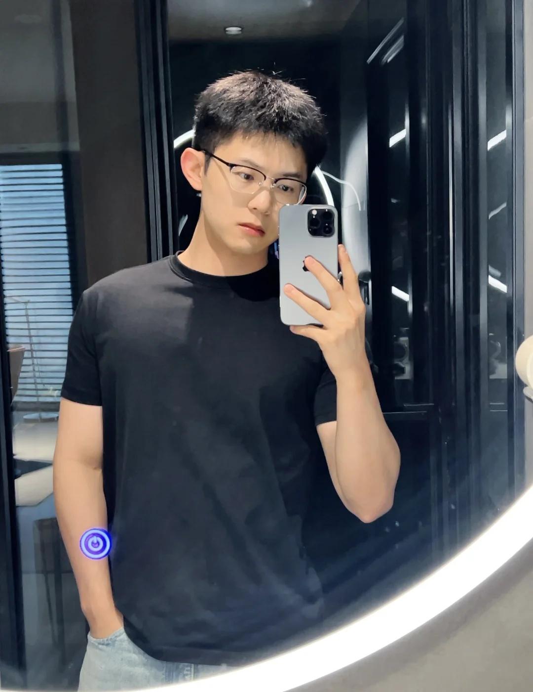 洗漱台拍个照🧺🛁🚿
少年感 健身日常