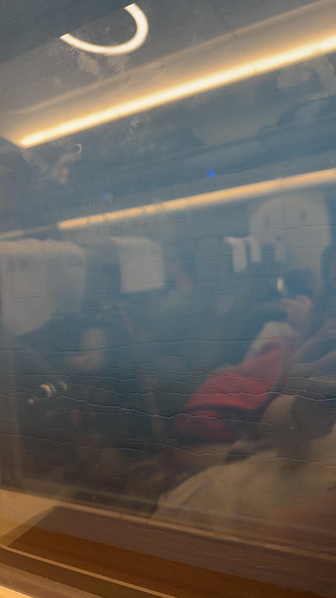 快到虹桥外面狂风暴雨… 