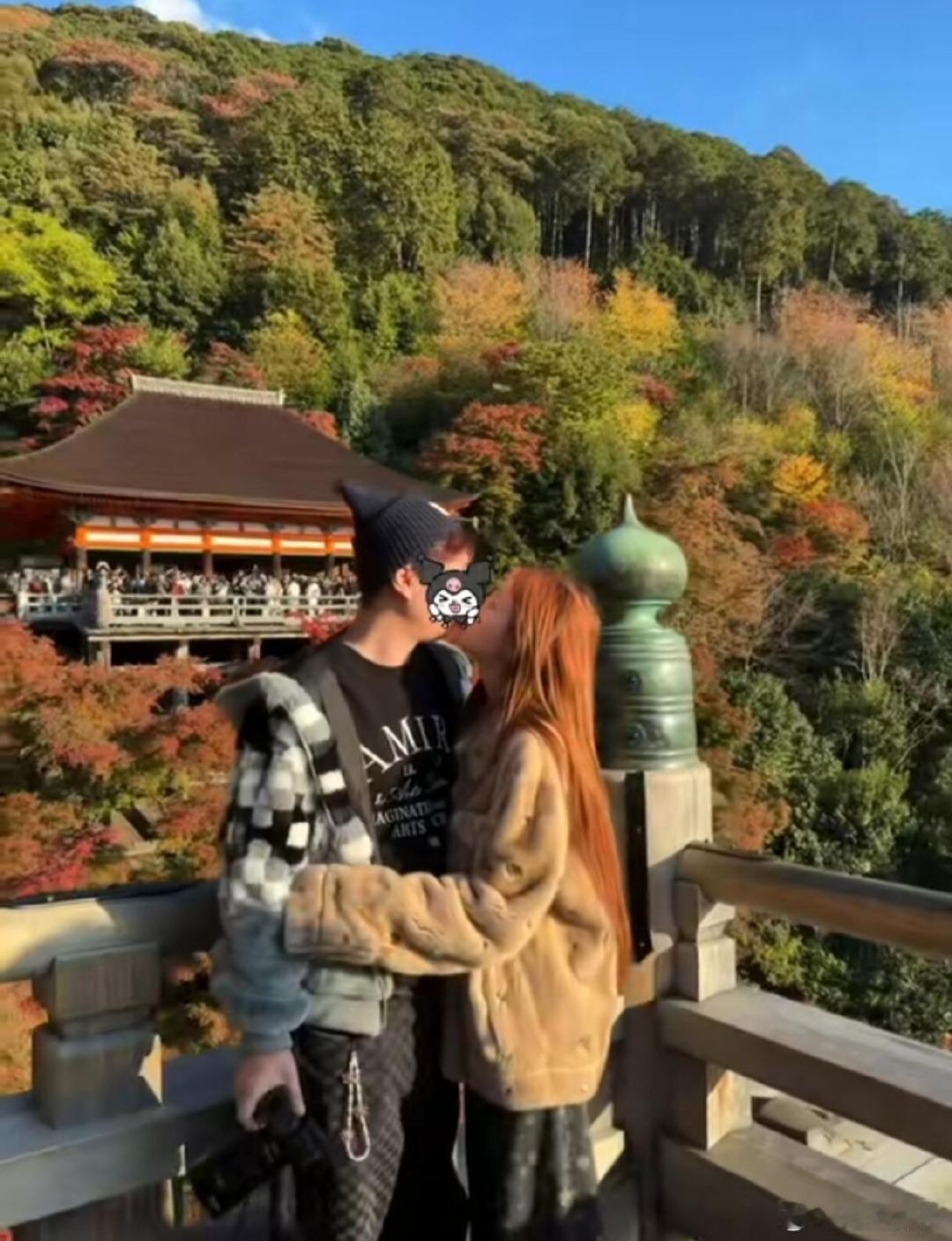 懒懒与男友秀恩爱懒懒晒与男友照片秀恩爱，可是她也很长时间没秀了啊。懒懒没分手