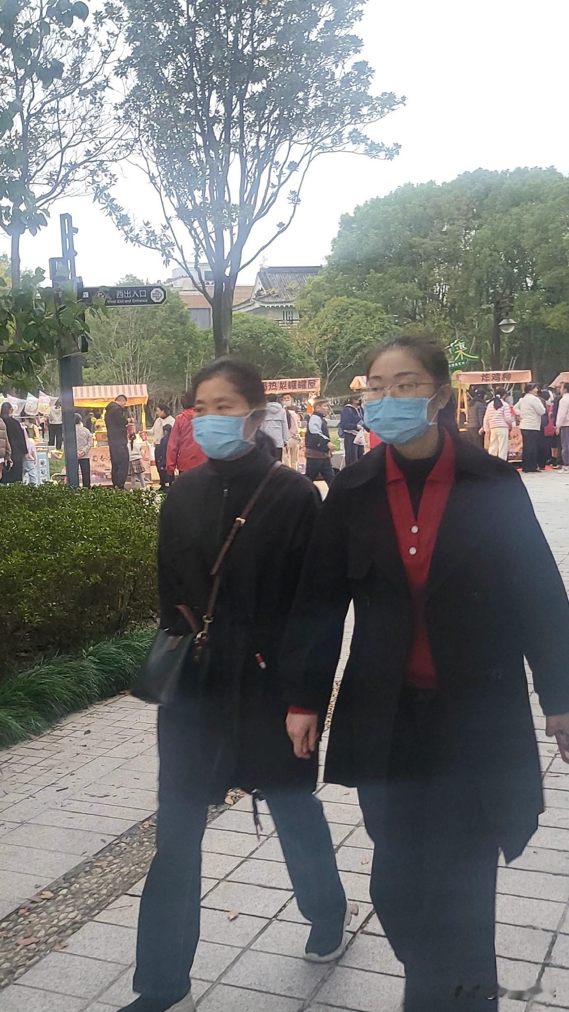 黄昏恋中的尴尬（四十三）

七十岁的老刘，事业单位退休。退休金有7000多，儿子