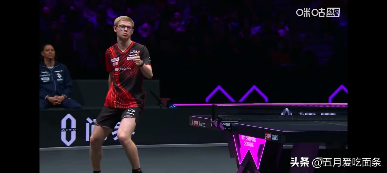 温瑞博和蒯曼的两场决赛，都输了，但解说和网友对两人的评判可以说是两个极端。
蒯曼